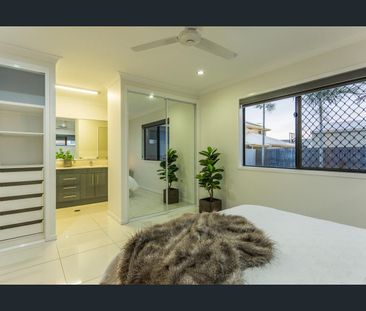 BEAUTIFUL LARGE HOME IN GLENELLA - Photo 5