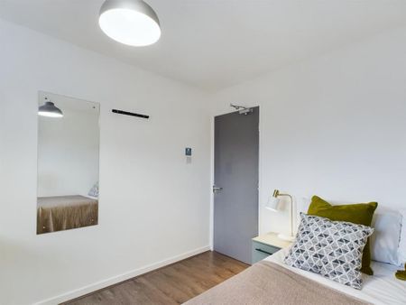 6 bedroom flat to rent - Photo 3