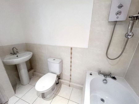 North Parade, Whitley Bay, Whitley Bay, Tyne and Wear, NE26 1NU - Photo 3