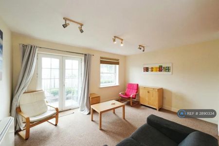 2 bedroom flat to rent - Photo 2