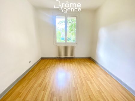 Location Appartement 3 pièces 78m² BOURG LES VALENCE 26500 - Photo 2