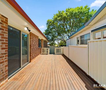 Spacious, Fully Detached Townhouse in a Quiet Queanbeyan Pocket - Photo 1