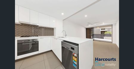 Modern Ground Floor Apartment in the Heart of Albion - Photo 5