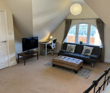 Room 1, Willowbrook, Great George, Godalming GU7 1EE - Photo 1