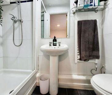 2 bedroom flat to rent - Photo 6