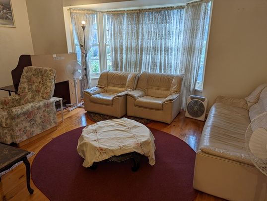 4-bedroom shared house / townhouse, Monaro court - Photo 1