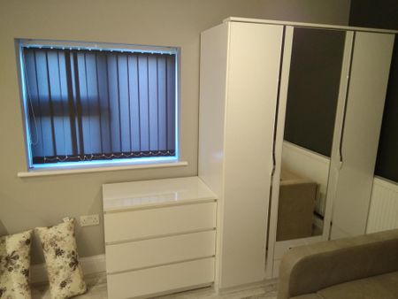 Studio to rent - Photo 3