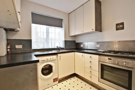 2 bedroom ground floor flat to rent - Photo 4