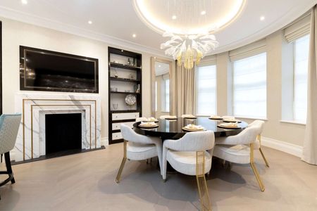 A stunning and exclusive three bedroom property on Charles Street, which has been newly refurbished to the highest specification. - Photo 5