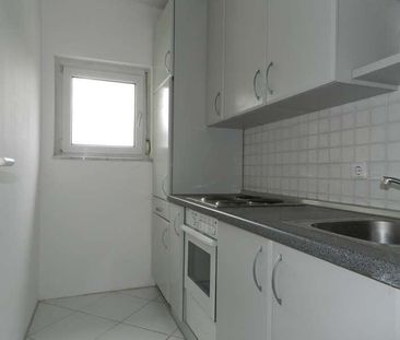 Moderne Dachgeschosswohnung für Singles direkt an der Spree! - Photo 1