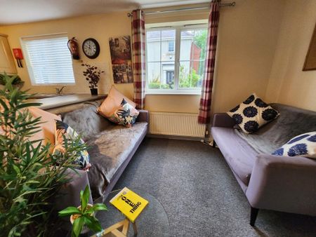 4 bedroom terraced house to rent - Photo 2