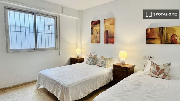 4 room luxury Flat for rent in Valencia - Photo 1