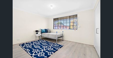 Stylish Townhouse In Prime Location - Photo 2