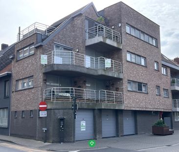 Appartement met 2 slaapkamers, terras en garage te centrum Roeselare - Photo 1