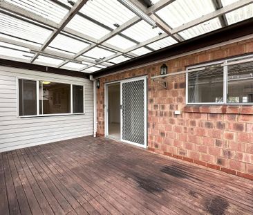 SPACIOUS THREE BEDROOM FAMILY HOME IN A PRIME GREENACRE LOCATION - Photo 5