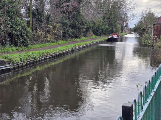 2 bedroom end of terrace house to rent - Photo 1