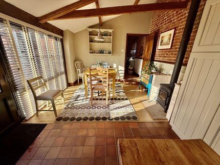 2 bedroom barn conversion to rent - Photo 5