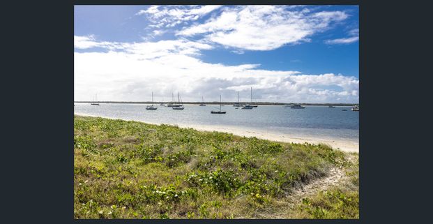 Modern Waterfront Apartment with Panoramic Broadwater Views! - Photo 1