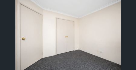 Very well presented! Great location! - Photo 2