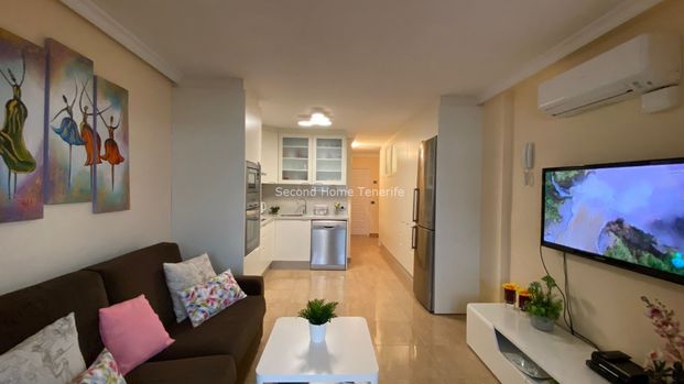 Modern and refurbished 1 bedroom apartment for rent in the center of los cristianos - Foto 1