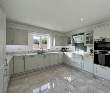 The Street, Bury St. Edmunds, Holywell Row - Photo 4