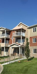 Faubourg 4 1/2 * LOUÉ et NON DISPONIBLE * - Photo 4