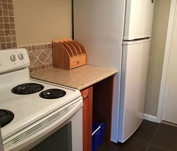 1 Br suite near ✳️ Oak & 64th✳️ - Photo 2