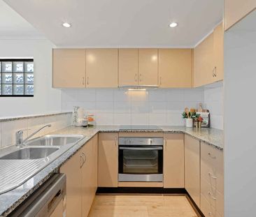 Unique Garden Apartment over 100sqm + Basement Parking - Photo 1