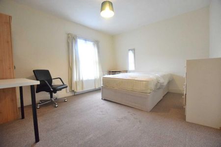 4 bedroom terraced house to rent - Photo 5