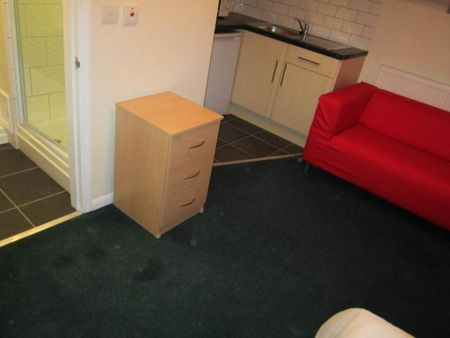 Studio to rent - Photo 2