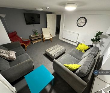 1 bedroom in a house share to rent - Photo 1
