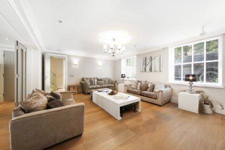 3 bedroom flat in St John's Wood - Photo 4