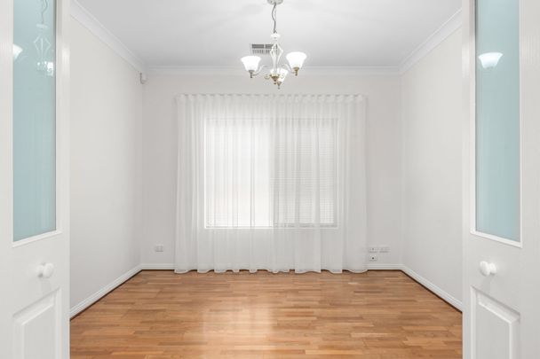 Immaculate Family Home with a Pool! - Photo 1