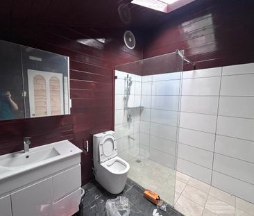 Large Furnished House with Ensuite Bedrooms – Redfern - Photo 6