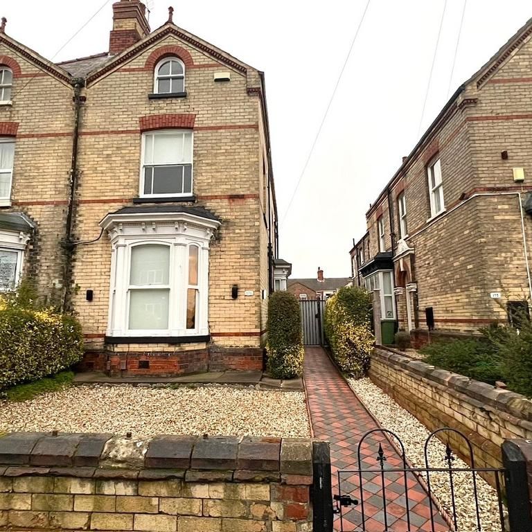 1 bedroom in a house share to rent - Photo 1