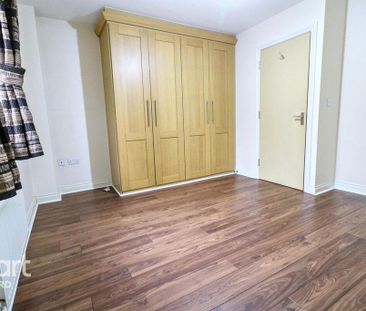 3 bedroom end of terrace house to rent - Photo 4