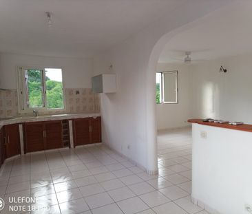 Location Appartement 3 pièces 80m² STE ANNE 97180 - Photo 2