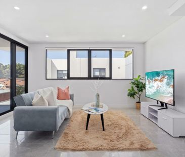 Spacious North Facing Apartment - Photo 1