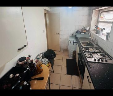 1 Bed Flat, Plymouth Grove, M13 - Photo 5