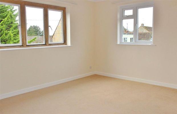 3 bedroom bungalow to rent - Photo 1