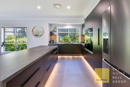 6 Strathford Court, Parkwood QLD 4214 - House For Rent | Domain - Photo 2