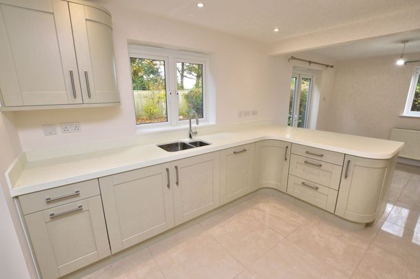 Hindolveston - Photo 1