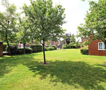 Woking, Surrey, GU21 - Photo 6