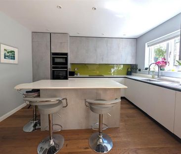 4 bedroom terraced house to rent - Photo 6