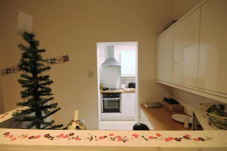 3 bedroom flat to rent - Photo 5