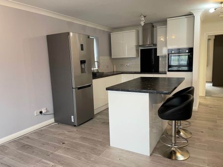 Price £1,600 pcm - Available Now - Unfurnished - Photo 4