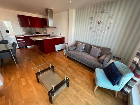 2 bedroom Flat To Let - Photo 3