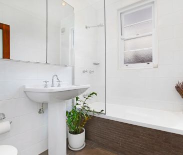 11/126 Francis Street, Bondi Beach NSW 2026 - House For Rent | Domain - Photo 2