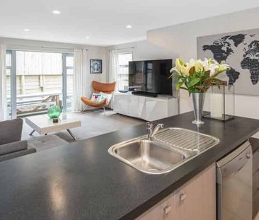 Beautiful Family Home - Photo 2