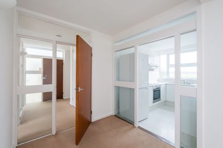 3 bedroom flat to rent - Photo 3